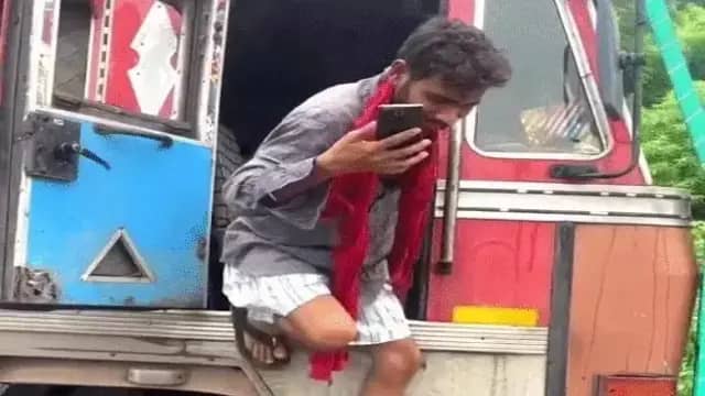 रीवा जेल से रिहा होते ही भागे यूट्यूबर ‘पोक्कभान’, बोले-जेल का फाटक छूट गया, मनीष पटेल छूट गया, Video Viral