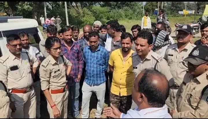 छपारा में सीताफल मंडी पर वन विभाग की कार्रवाई, दो व्यापारियों का माल जब्त
