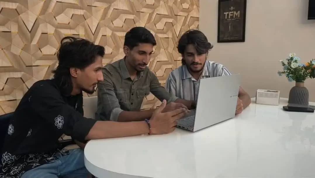 ‘पंडाल होपिंग ऐप’ से आसान हुआ नवरात्रि का सफर, एक क्लिक पर मिल रही दुर्गा पंडाल की जानकारी