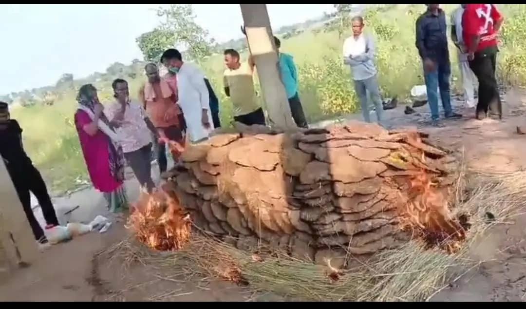 सिवनी में बहनों ने भाई की अर्थी को दिया कंधा, बड़ी बहन ने दी मुखाग्नि