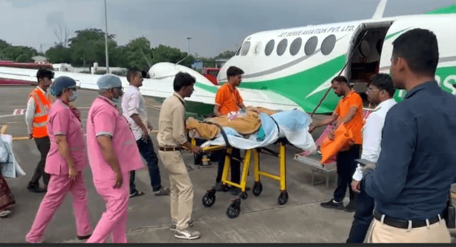 घायल युवती को किया मुंबई एयरलिफ्ट : ट्रक के तांडव में हो चुकी हैं तीन की मौत  