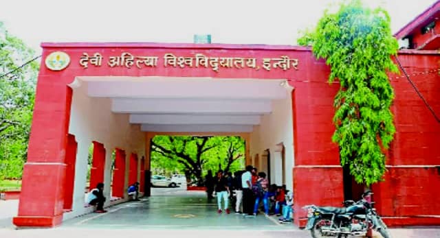नकल के शक पर पूरी क्लास ‘सज़ा के घेरे’ में… 300 बार लिखवाया गया माफीनामा, IMS में मचा बवाल