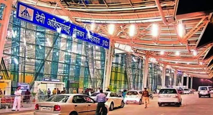 आसमान में मौसम का ‘ब्रेक’, एयरपोर्ट पर यात्री परेशान! इंदौर की 12 उड़ानें लेट