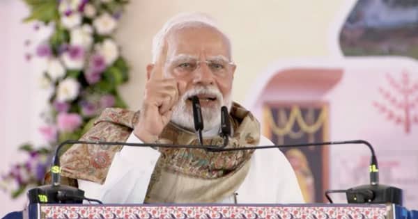 मोतिहारी से पूर्वी भारत के विकास की नई रेखा खींची, PM मोदी ने 7196 करोड़ की परियोजनाओं का किया शिलान्यास, बोले- मुंबई जैसा बनेगा मोतिहारी, गुरुग्राम जैसे मौके मिलेंगे गया में…