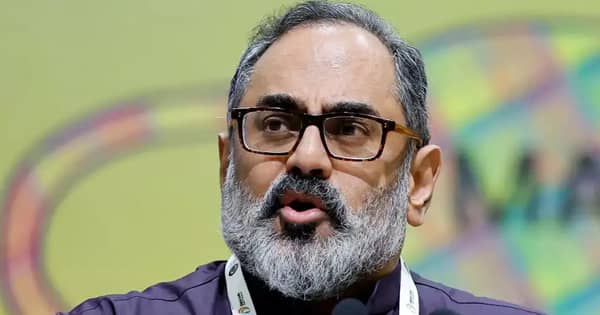 स्टारलिंक को देश से ही नियंत्रित करना होगा  सैटेलाइट इंटरनेट सेवा से जुड़ा सारा ट्रैफिक और डेटा : राजीव चंद्रशेखर 