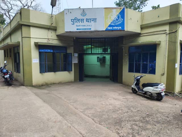 नाबालिग को सहेली ले गई जंगल, उसके भाई और दोस्तों ने किया दुष्कर्म