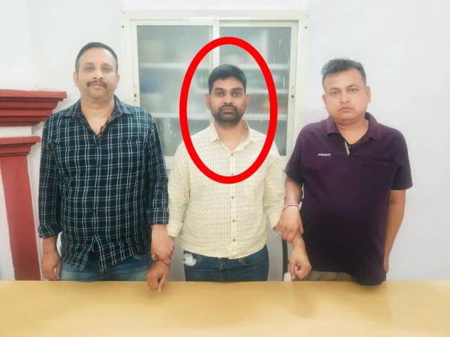 भीकनगांव में पीएम आवास की किश्त के बदले 15 हजार की रिश्वत लेते सहायक राजस्व निरीक्षक गिरफ्तार