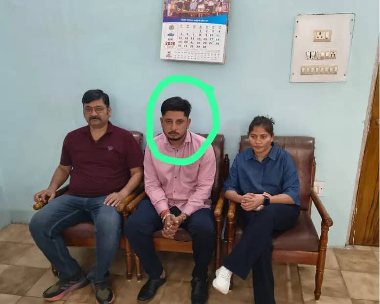परासिया में बिल पेमेंट के बदले 14000 हजार रुपए की रिश्वत लेते पीएचई के बाबू और पंप अटेंडेंट पकड़ाए