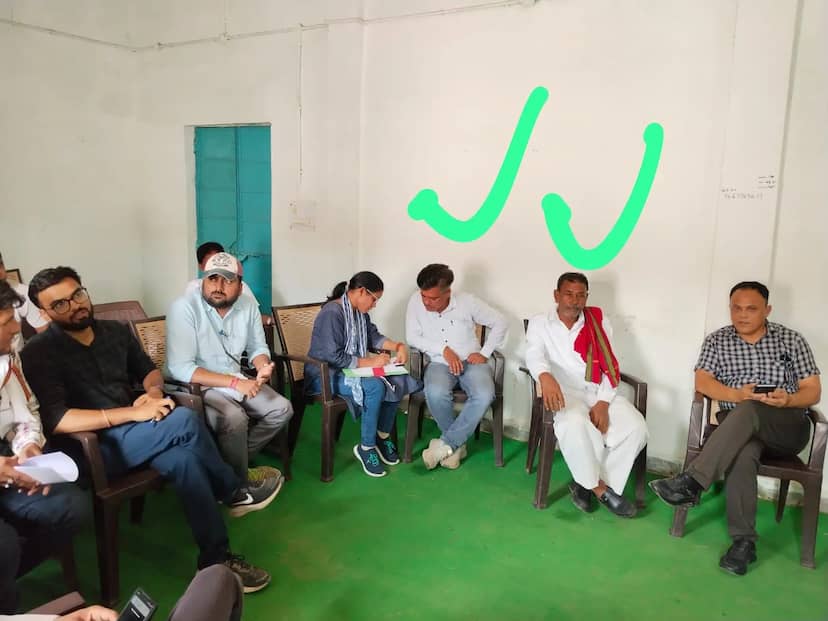 ग्राम पंचायत तेजगढ़ में पीएम आवास की किश्त के बदले रिश्वत लेते सचिव और चौकीदार गिरफ्तार