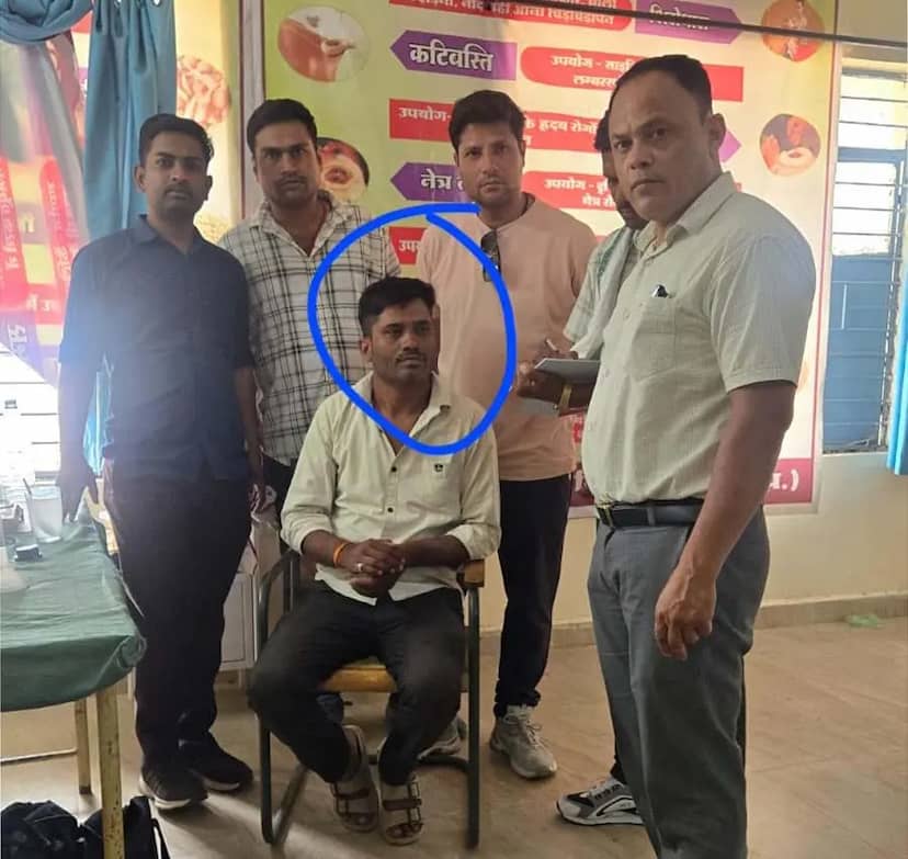 नामांतरण के बदले 10 हजार रुपए की रिश्वत ले रहा पटवारी गिरफ्तार