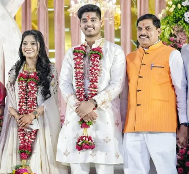  मुख्यमंत्री डॉ. मोहन यादव के बेटे की शादी का कार्ड भी सादगीपूर्ण, सम्मेलन में होगा विवाह 