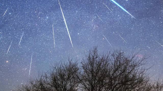 आज रात आकाश में अनूठी आतिशबाजी, देख सकेंगे Geminid Meteor Shower