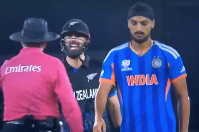 डेरिल मिचेल को मारी बॉल, अब ICC ने अर्शदीप सिंह पर लगाया जुर्माना, काटी जाएगी मैच फीस