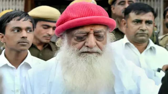 पैरोल खत्म होने के बाद भी जेल नहीं पहुंचा आसाराम, रात में सरेंडर करने पहुंचा तो नहीं मिली एंट्री; अब दर्ज हुआ मामला