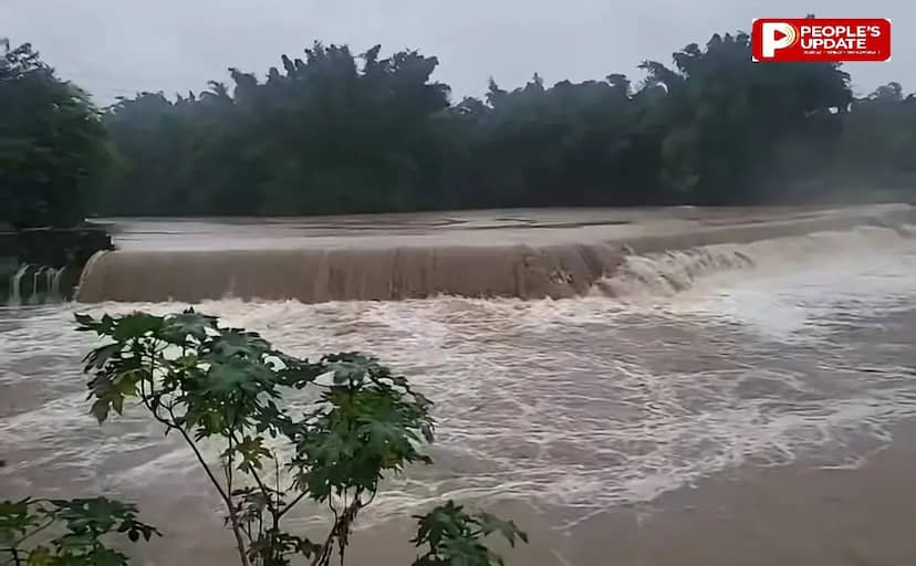  सीहोर में बारिश का रौद्र रूप; सड़कें-घर डूबे, नदियां उफनीं,श्यामपुर में 8 इंच पानी गिरा,पुलिया पर 6 घंटे फंसी एंबुलेंस