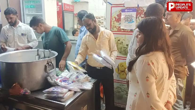 बुरहानपुर में रात को मदीना होटल पर नगर निगम का छापा, 12 किलो अमानक पॉलीथिन पन्नी जब्त; 10 हजार का जुर्माना