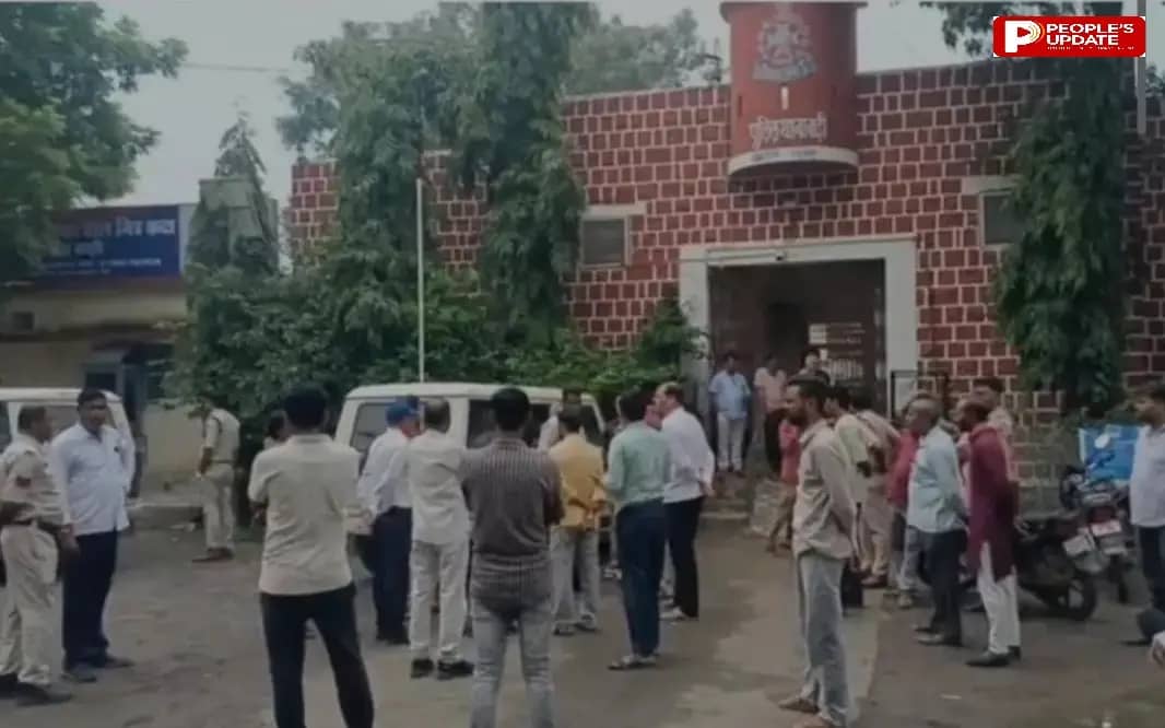 बाड़ी में बेकाबू डंपर ने बाइक सवार को कुचला; बावई के राज की मौके पर मौत, बहन-भाई घायल