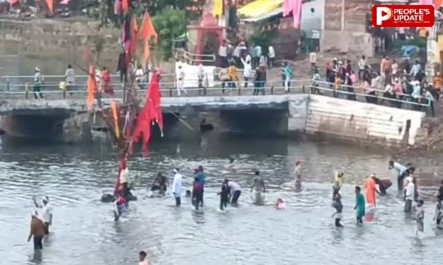 गोटमार मेला- दोनों तरफ से पत्थरों के आक्रमण के बाद पांढुर्णा ने जीता झंडा, 1321 खिलाड़ी घायल