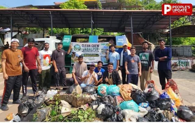 Clean Crew Jabalpur-हर रविवार सुबह सात बजे से शहर की सफाई करने निकल पड़ते हैं युवा 