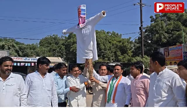 गोहद और मेहगांव में कांग्रेस का प्रदर्शन, मुख्य चुनाव आयुक्त के पुतले जलाए, बाइक रैली निकाली