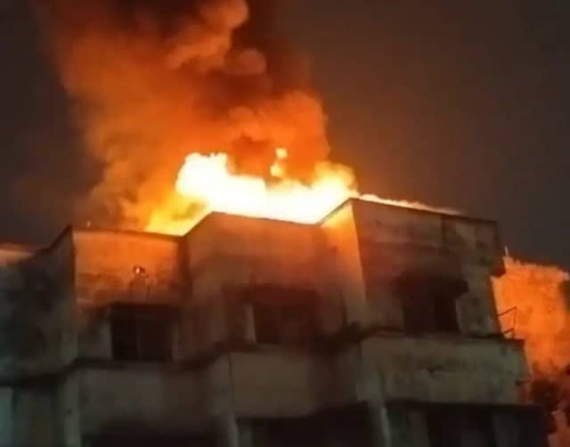 इंदौर में रावण दहन के दौरान पटाखे की चिंगारी से बिल्डिंग की छत पर लगी आग, ट्रांसपोर्ट नगर में मची अफरा-तफरी
