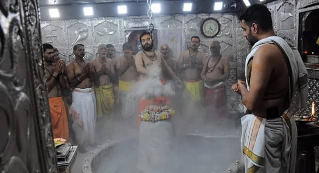 महाकाल मंदिर में भस्म आरती के नियम बदले, अब बिना ऑनलाइन बुकिंग नहीं मिलेगा प्रवेश