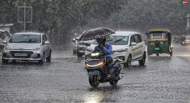 देशभर में बारिश का अटैक! दिल्ली-NCR बेहाल, 15 राज्यों में बारिश की चेतावनी, IMD ने जारी किया अलर्ट  