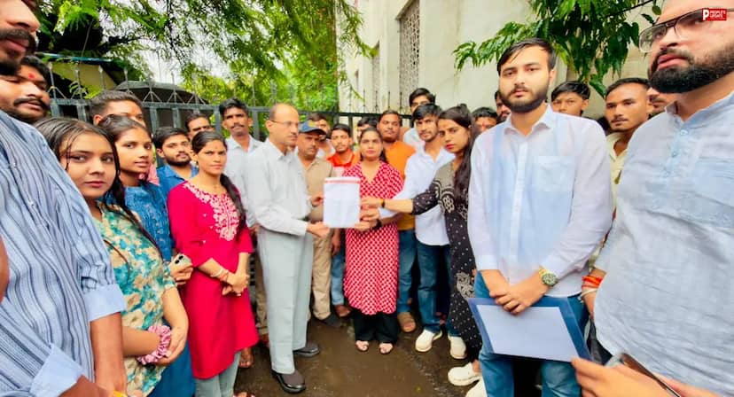 जर्जर कॉलेज, अधूरी सुविधाएं, छात्रों का गुस्सा और प्रदर्शन! ABVP ने शुरू किया ‘विद्यार्थी हुंकार अभियान’   