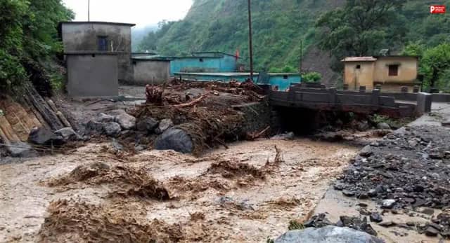 कहीं स्कूल बंद, कहीं नाव बनी सहारा! MP में भारी बारिश का अलर्ट, UP-बिहार में जलस्तर ने बढ़ाई चिंता, IMD ने जारी किया अलर्ट