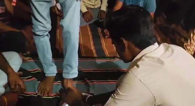 MP: दमोह में शर्मसार करने वाली घटना, पैर धुलाकर जबरन गंदा पानी पिलाया, 5 आरोपियों पर NSA के तहत कार्रवाई