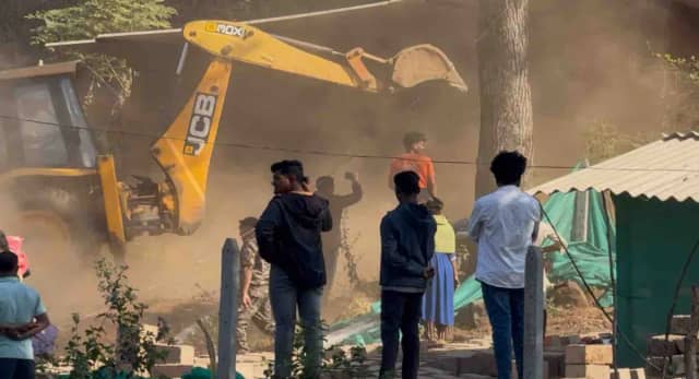 DRG दंपती के घर पर भी चला बुलडोजर