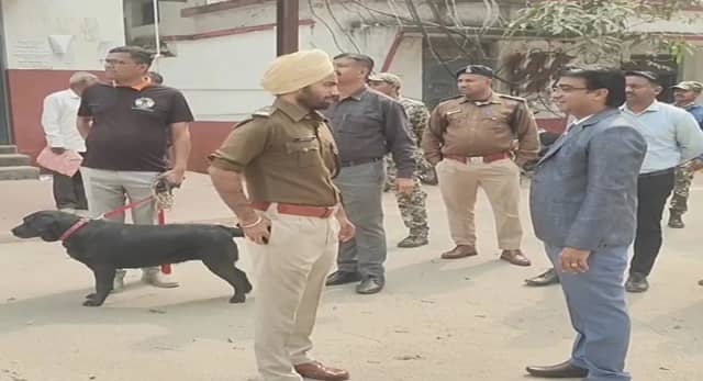  सरगुजा, राजनांदगांव और धमतरी जिला कोर्ट को बम से उड़ाने की धमकी, परिसर में  बढ़ाई गई सिक्योरिटी