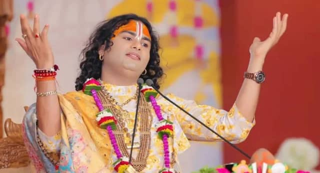 अनिरुद्धाचार्य महाराज ने बॉलीवुड पर किया हमला