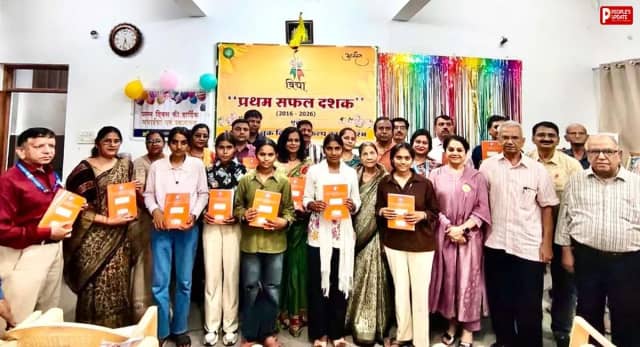 10,000 नोटबुक्स का किया वितरण, बेटियों की शिक्षा को मिला नया सहारा