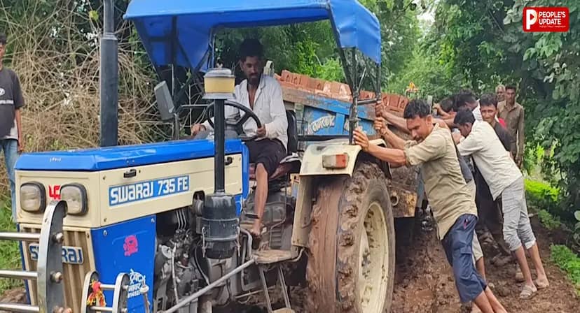 जल निगम की लापरवाही से रामाधामा में बढ़ी परेशानी, सड़कें बनी दलदल; ग्रामीण बोले- अब निकलना भी मुश्किल