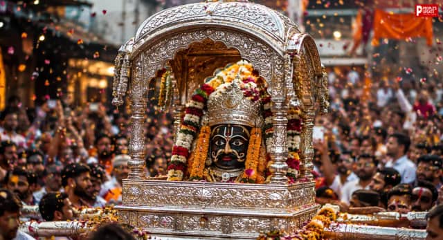चांदी की पालकी में निकले बाबा, भक्तों ने लगाए 'हर-हर महादेव' के जयकारे