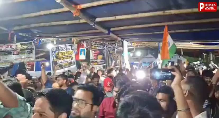 छात्रों का प्रदर्शन रोकने पहुंचे JMM कार्यकर्ता? पुतला दहन को लेकर भिड़े दोनों पक्ष, पुलिस ने संभाला मोर्चा