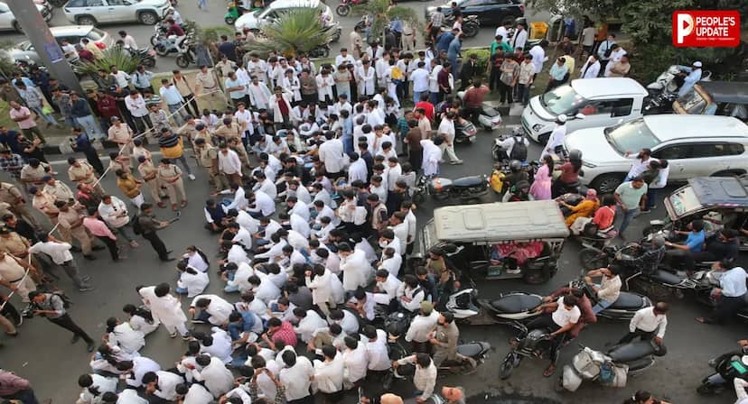 भोपाल समेत MP के सरकारी अस्पतालों में आज OPD बंद, रातभर सड़क पर डटे इंटर्न डॉक्टर; हमीदिया में पर्चे तक बनना हुआ मुश्किल