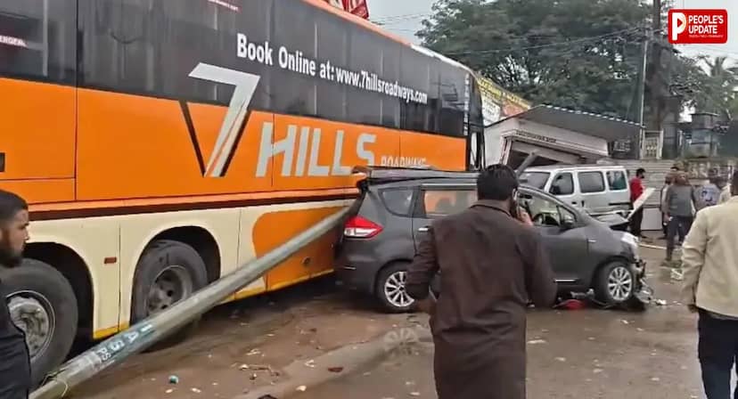बेंगलुरु-हैदराबाद हाईवे पर भीषण एक्सीडेंट! कई गाड़ियों को उड़ाते हुए होटल में घुसी बस; 1 की मौत, 50 से ज्यादा घायल