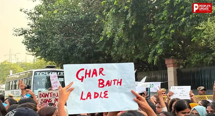 'एक कचौड़ी दो समोसा, इन मर्दों का क्या भरोसा'... दिल्ली में Gen Z की छात्राओं के नारों ने खींचा ध्यान, महिला सुरक्षा पर उठाए बड़े सवाल