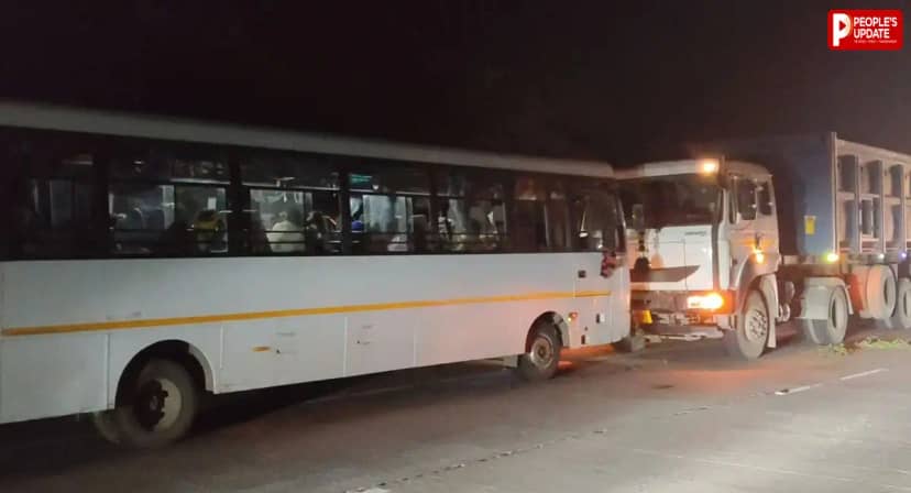 Maihar Road Accident: चलते ट्रक में बिगड़ी चालक की तबीयत, खड़ी यात्री बस से टकराया क्लिंकर लोड ट्रक; ट्रक ड्राइवर की मौत