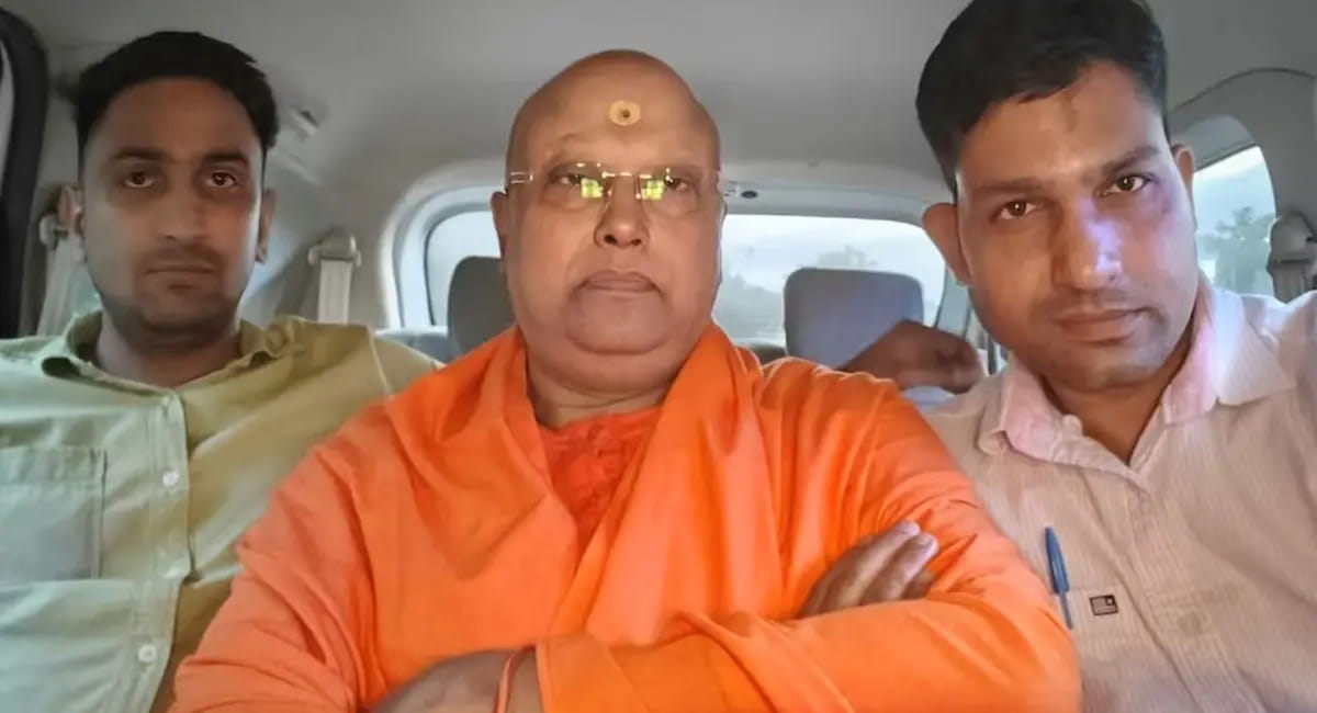 श्रीसीम यौन शोषण केस : संस्थान के पूर्व हेड स्वामी चैतन्यानंद आगरा से गिरफ्तार, 17 छात्राओं का किया शोषण