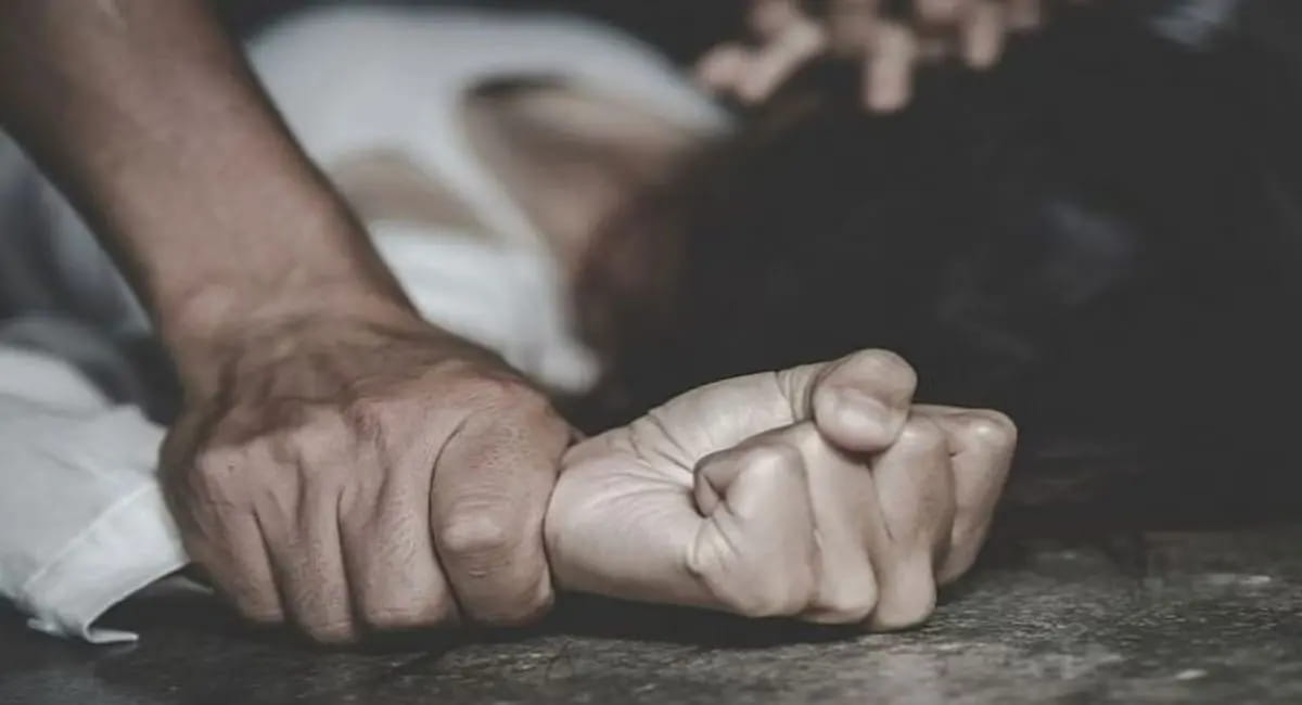 पति जेल में, जाते-जाते बोला- दोस्तों से संपर्क में रहना... फिर हुआ बड़ा खुलासा