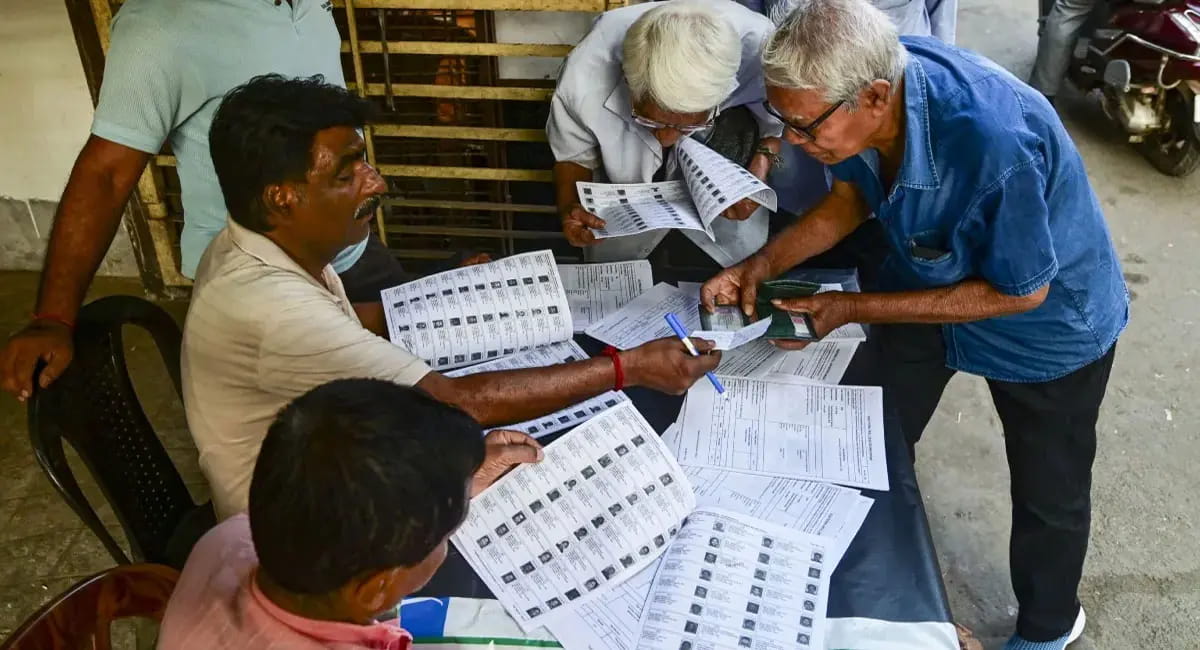 EC ने पहली बार जारी किया जिलावार डेटा, क्या बदल जाएगा पश्चिम बंगाल का चुनावी खेल? 