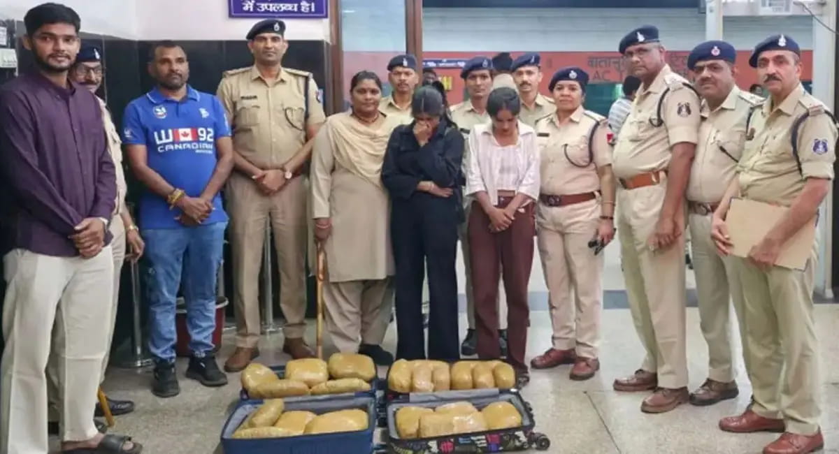 वंदे भारत एक्सप्रेस से गांजा तस्करी का बड़ा खुलासा, 2 युवतियां गिरफ्तार