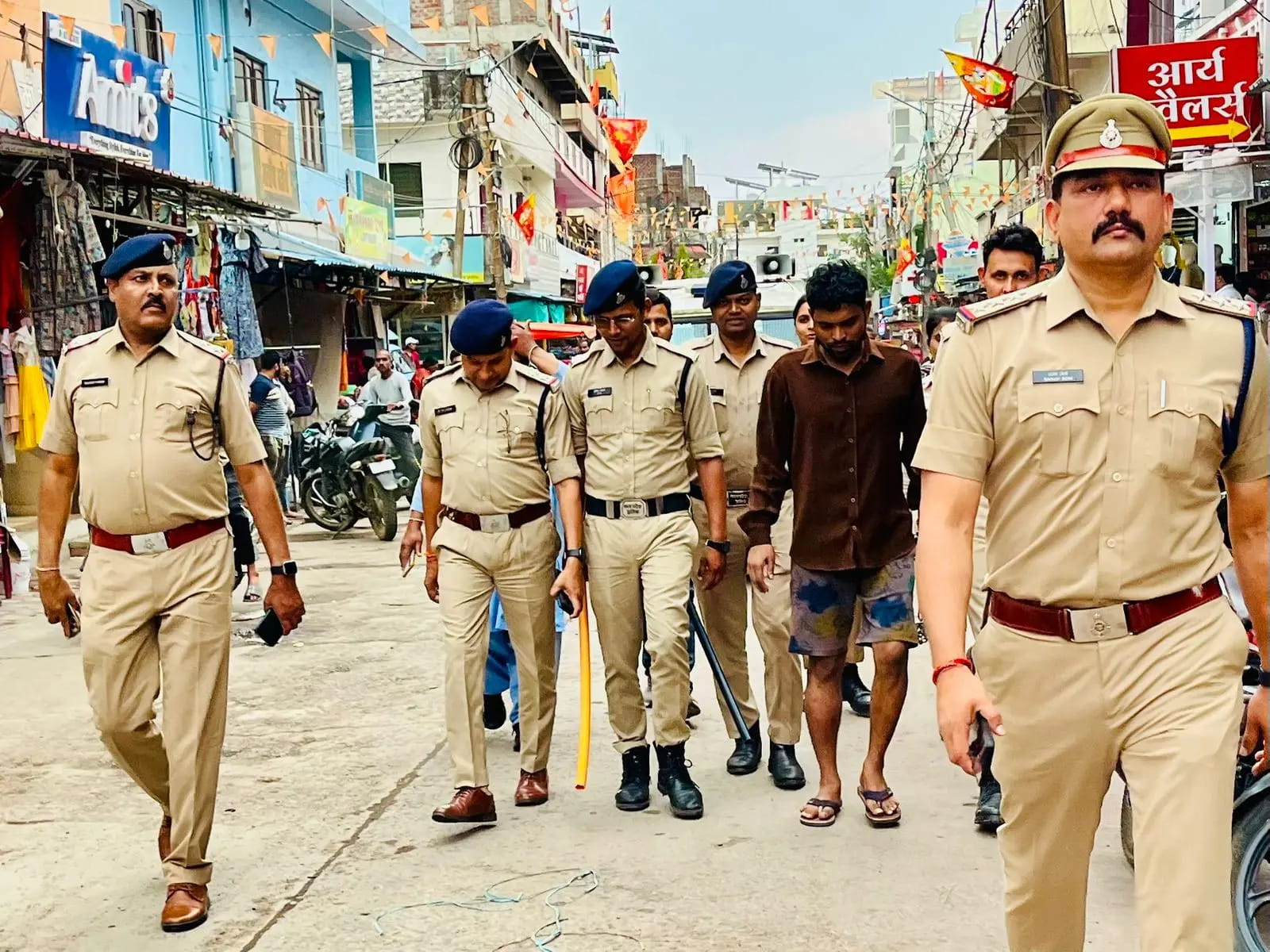 पुलिस की बड़ी कार्रवाई, 30 हजार का इनामी दुर्गेश यादव उर्फ जीतू गिरफ्तार