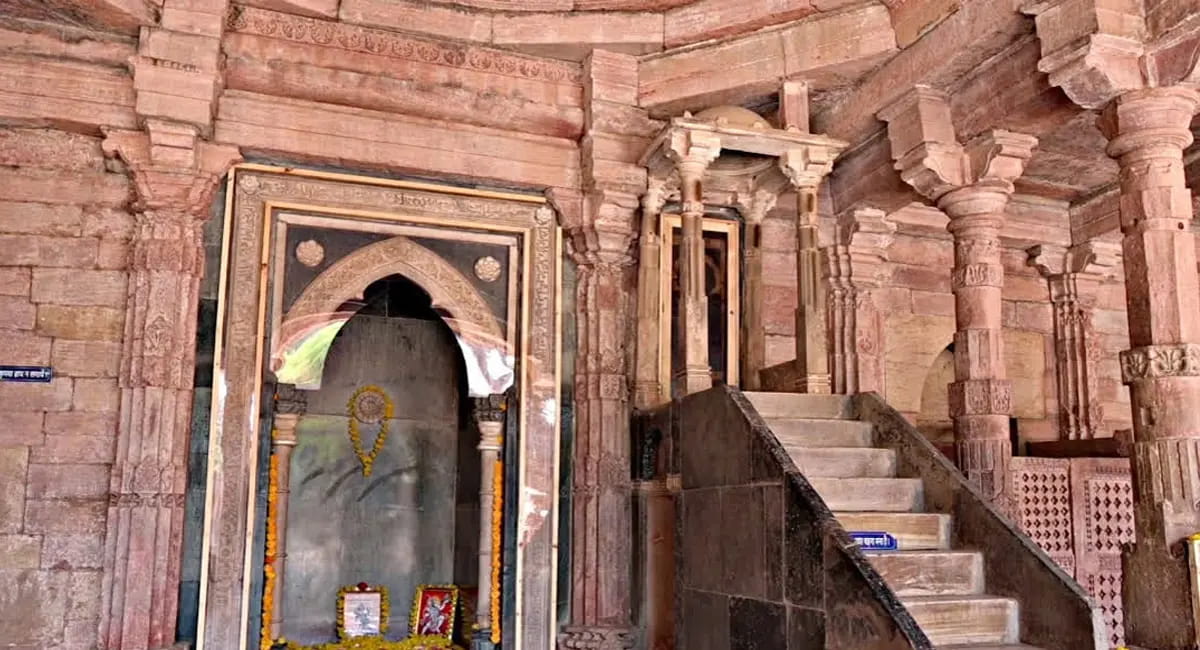 भोजशाला को ‘राजा भोज की संस्कृत पाठशाला’ मानते हुए 365 दिन पूजा की अनुमति