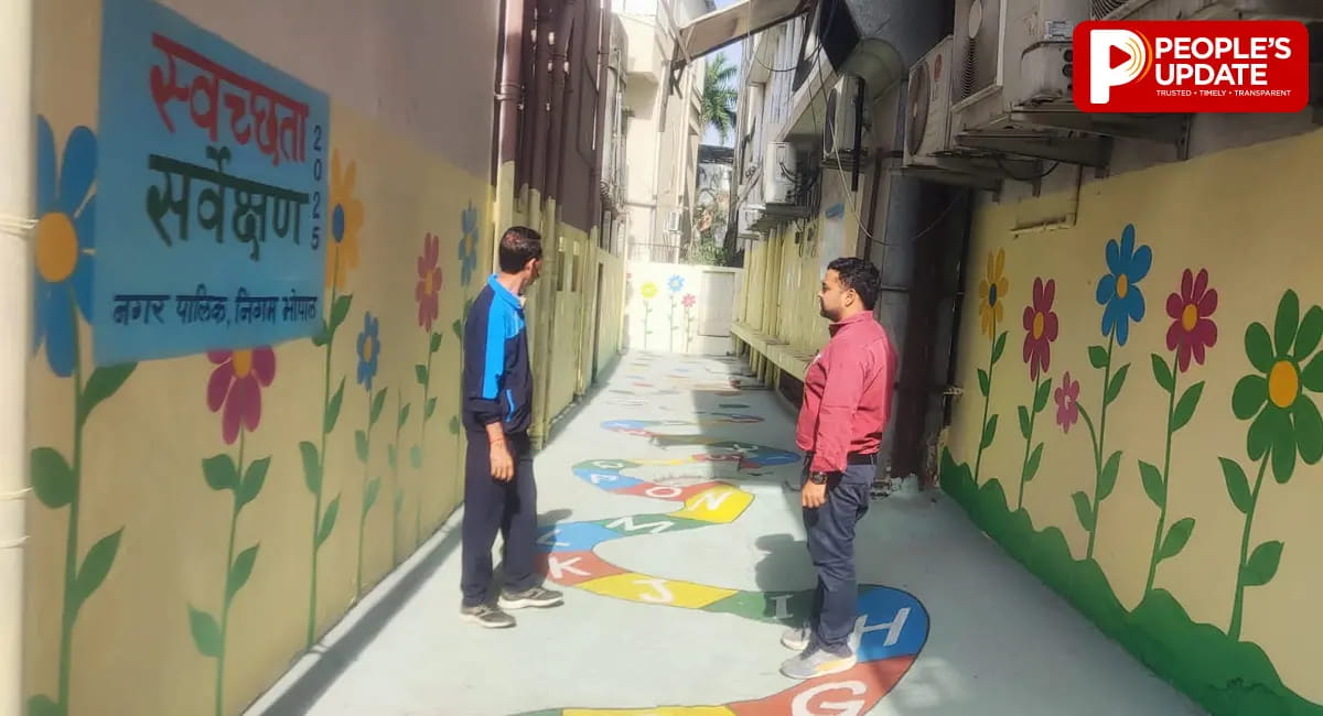दिल्ली टीम ने भोपाल की कॉलोनियों में पहुंचकर पूछा- कचरा गाड़ी रोज आती है या नहीं?