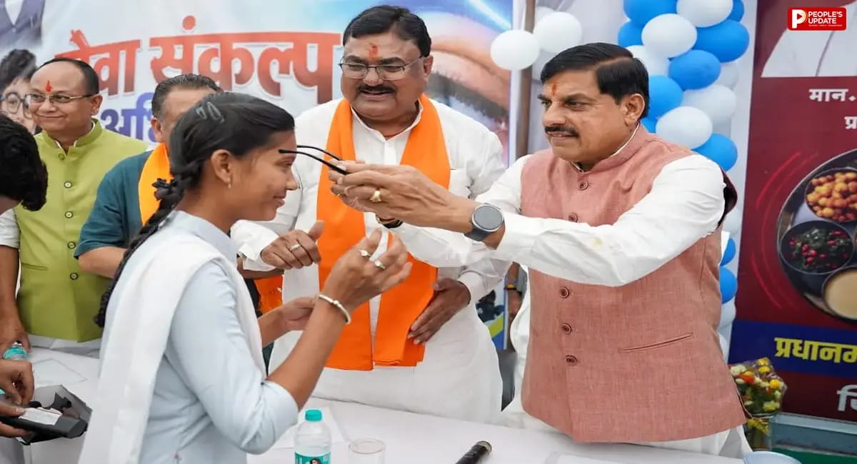 हरदा जिला अस्पताल पहुंचे CM मोहन यादव, मरीजों से जाना हाल; बच्चों को बांटे चश्मे और TB मरीजों को दी पोषण किट