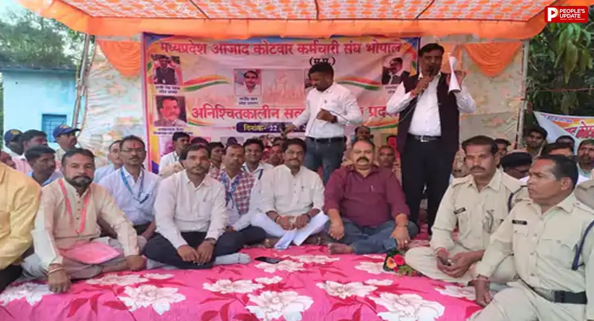 घटिया वर्दी के विरोध में भोपाल में जुटे प्रदेशभर के कोटवार, खरीदी की जांच और सेवा भूमि का पट्टा देने की मांग
